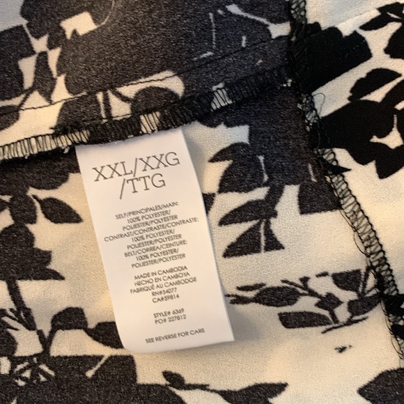 Black and white dress with pockets - Picture 5 of 5